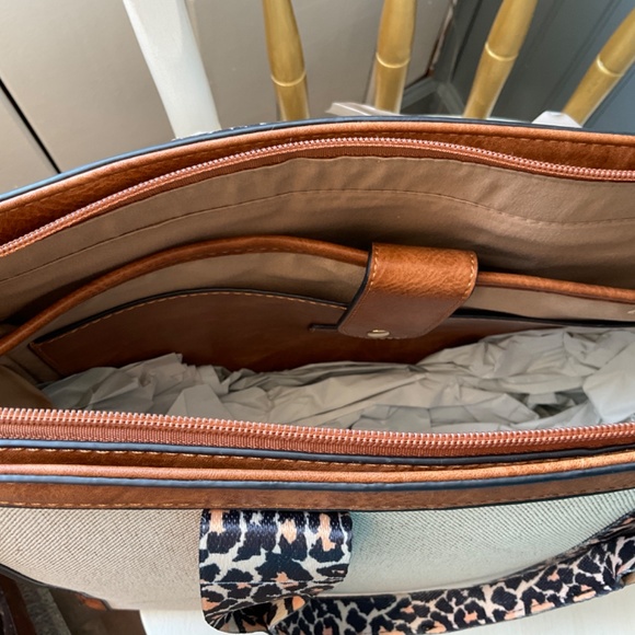 Purses - Picture 3 of 3